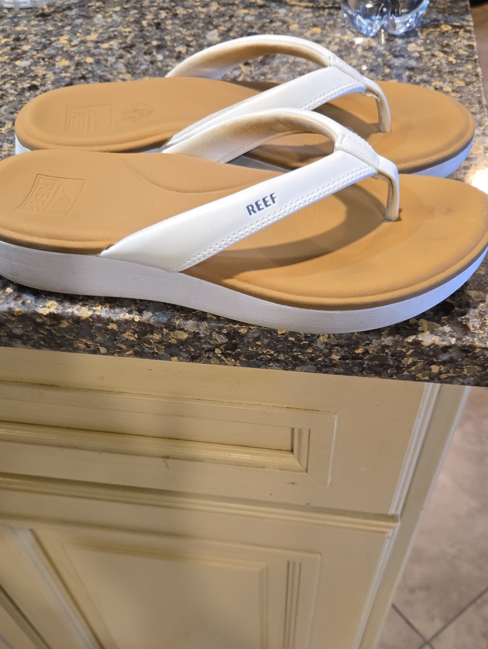 Reef Women’s White Strappy Platform Flip Sandals 6.5